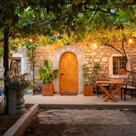 Guest House Castle Koman Exterior photo